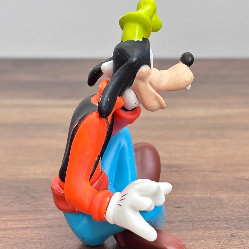 DISNEY Toy Figure GOOFY Sitting Cross Legged Thinking Cake Topper PVC 3.25